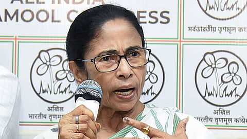 10 TMC MLAs Absent from Meeting; Mamata Banerjee Challenges Centre, Says: "Let Them Dismiss Me If They Wish"
