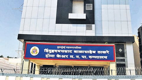 A doctor at Jogeshwari's Trauma Care Hospital was threatened for ₹15 lakh extortion over an old video. Jogeshwari Police registered a case against four people, including a woman, for blackmailing the Hajj portal nodal officer.