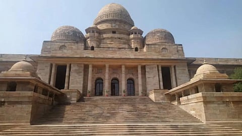 The High Court issued a notice regarding an amendment plea over its earlier order directing NMC to demolish an illegal construction within 6 weeks in Nagpur's Vardhaman Nagar.
