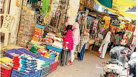 Encroachments Return the Moment Bulldozers Leave; Nagpur's Footpaths Seized, Forcing Pedestrians to Walk on the Road