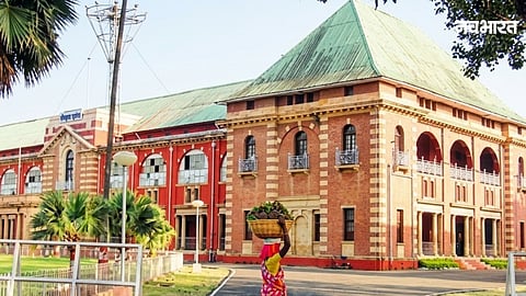 The 1000-cr Nagpur Vidhan Bhavan expansion is delayed as the town planning dept rejected the map due to technical flaws, making the 2028 deadline unlikely.