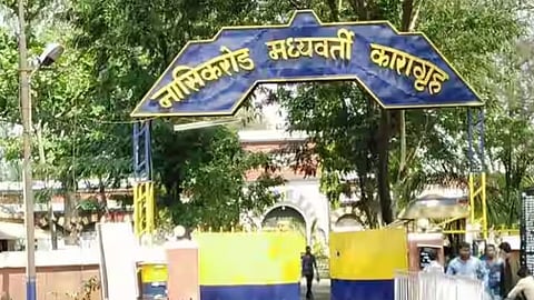 Nashik Jail Officials Party with Prisoner