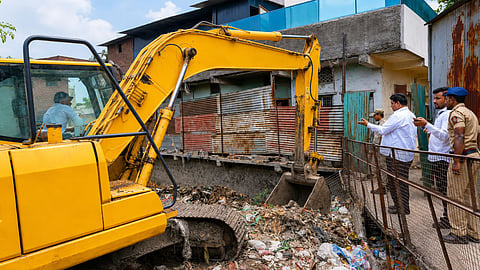 Chairman Expresses Displeasure over Sluggish Drain Cleaning by Sambhajinagar Municipal Corporation; Issues Strict Directives to Complete Work Before the Rains