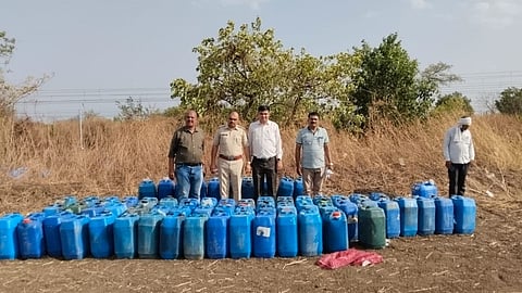 Savangi police busted a fuel black-marketing racket in Wardha, seizing 2,730 liters of illegal petrol and diesel worth ₹2.85 lakh. The accused fled the spot.