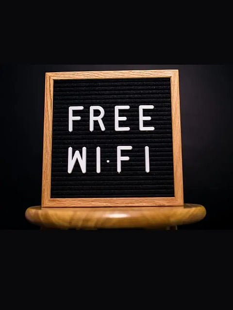 फ्री Wifi मतलब फ्री खतरा? Public WiFi से हो सकता है अकांउट खाली