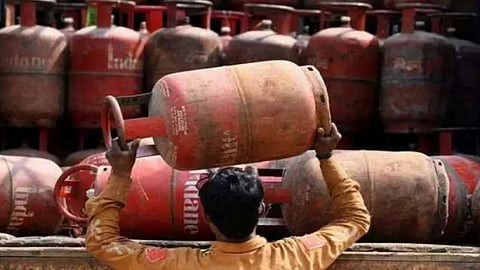 No Relief for LPG Distributors from High Court: Notices Issued to Companies Regarding 100% Digital Booking Rule; Order for a Decision Within Three Weeks