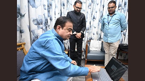 Digital Census Launched in Nagpur; Gadkari and Neeta Thackeray Conduct Self-Enumeration; Appeal for Cooperation from Citizens