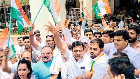 Congress Launches Protest Over Water Scarcity in Nagpur: 'Matka Phodo Andolan' at the Municipal Corporation—Will the Mayor's Heart Melt?