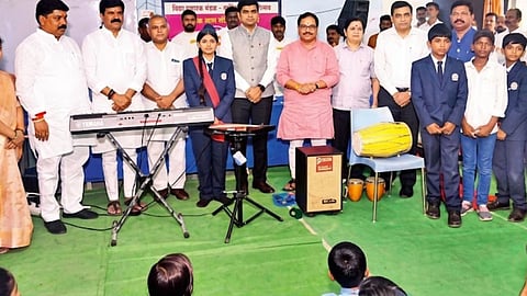 Devgiri Bank's Unique Initiative in Sambhajinagar: Students Gifted Musical Instruments, Giving New Wings to Talent