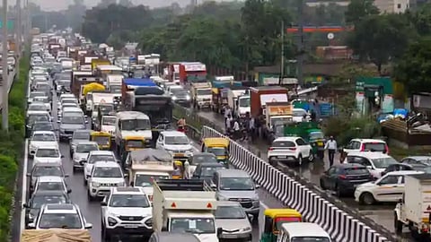 gondia highway jam saundad overbridge 12 hours traffic chaos nh53