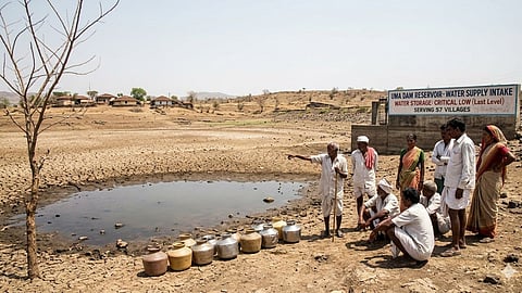 Akola water crisis delayed monsoon uma project critical water level 57 villages