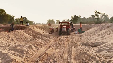 Allegations of Illegal Mining at Rajoli Sand Ghat In Gadchiroli