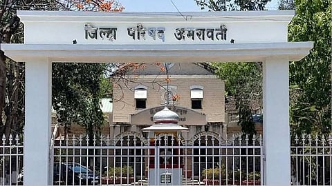 amravati zilla parishad review meeting development projects ceo satyam gandhi