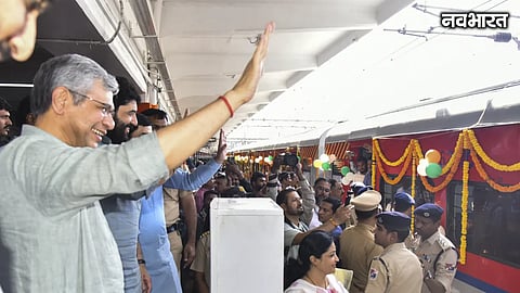 Pune Station to get 473 cr revamp with 6 new platforms. Railway Minister Ashwini Vaishnaw flags off new trains to Shirdi & Danapur, and announces Alandi terminal.