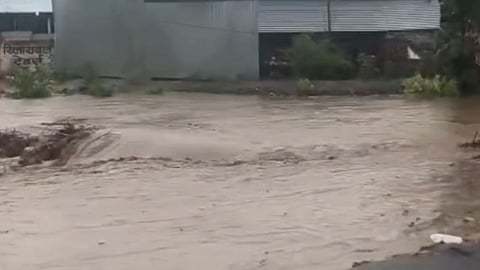 The first major rainfall in Burhanpur exposed shortcomings in monsoon preparedness and infrastructure management