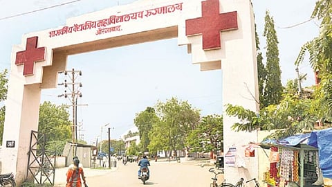 19 people injured in a road accident on the Vaijapur-gangapur route were rushed to Ghati Hospital. The emergency medical team swung into action for immediate care.