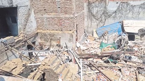 Delhi Mukundpur building collapse