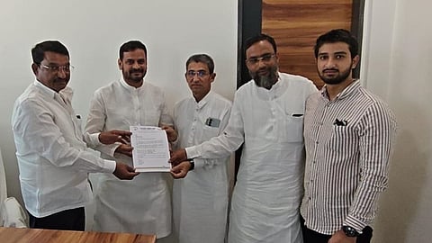 Demand for Stoppage of 4 Major Trains at Akola Station
