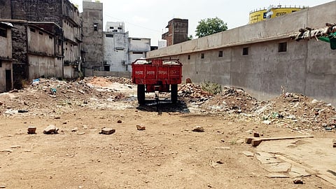 Fish Market Gondia: गोंदिया मछली मार्केट में गंदगी और दुर्गंध से व्यापार प्रभावित, ग्राहकों को भारी परेशानी