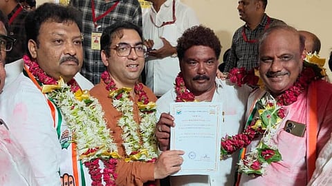 Hidayat Khan Wins MLC Elections In Akola