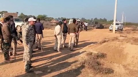 amravati lcb action illegal sand smuggling 61 lakh seized