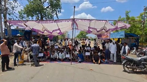 Villagers block Khandwa highway demanding action against accused properties