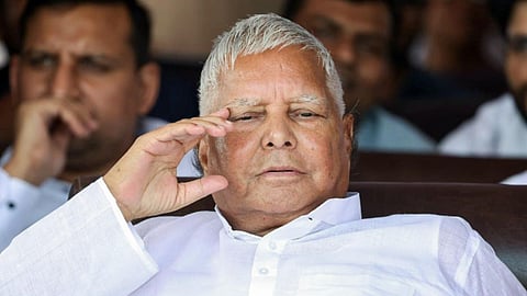 लालू का वो भौकाल जिसके आगे फीके पड़ जाते थे बड़े-बड़े सूरमा, विवादों और घोटालों के बीच भी बने रहे किंगमेकर