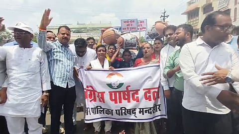 Congress leaders and women protesters staged a demonstration over the worsening water crisis in Mandsaur