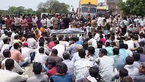 Mandsaur Dalauda Akya Village Minor Girl Death Case Villagers Blocked Four Lane