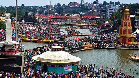 Guardian Secretary Eknath Dawale directed officials to complete all ghat construction by January 2027 and fast-track infrastructure works for Nashik Kumbh Mela.