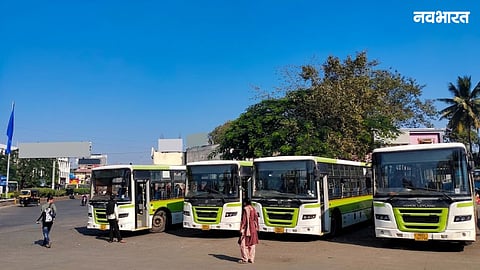 A special road safety training program was organized for Nashik's 'Citilink' bus drivers using advanced simulators to promote seat belt usage and traffic rules.