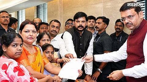 Families of the Palghar lynching victims met CM Devendra Fadnavis, demanding financial aid, strict punishment for the accused, and a memorial for the deceased sadhus.