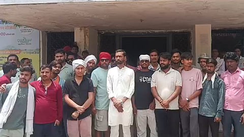 Panna Shahnagar JK Cement Protest Allegation Of Sideline Youth