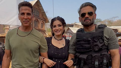 Raveena Tandon Akshay Kumar Suniel Shetty Welcome To The Jungle Mohra