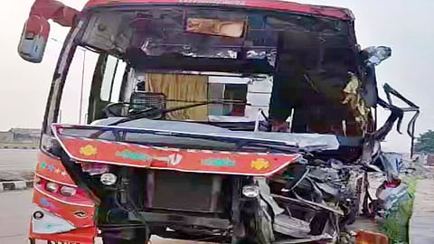 Horrific road accident in Aurangabad; three pilgrims killed in bus-truck collision