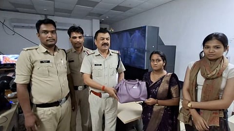 sagar-lost-gold-bag-recovered-left-behind-in-auto-rickshaw
