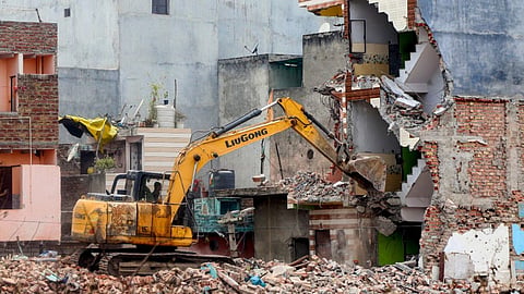 Shalimar Bagh Demolition: Shalimar Bagh administration launches mega drive against illegal constructions for the second consecutive day