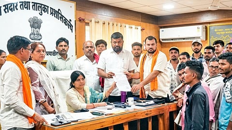 Shiv sena protest against smart meter removal demand in Armori