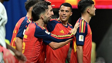 FIFA World Cup: Spain climbs to the top after crushing Saudi Arabia 4-0; Oyarzabal scores twice.
