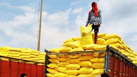 akola urea supply kharif season fertilizer stock update 2026