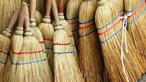 /vastu-tips-for-broom-right-direction-and-rules-for-home