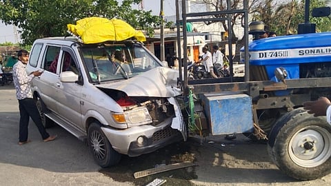 Road Pothole Accident In Wardha