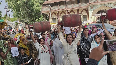 Barwani Gas Cylinder Price Protest