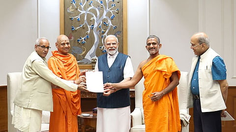 champat rai with pm narendra modi