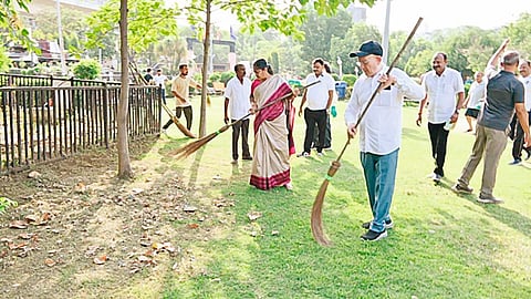 Environment Fortnight: Mega cleanliness campaign launched in 75 gardens of Nagpur; Municipal Corporation's city-wide cleaning campaign