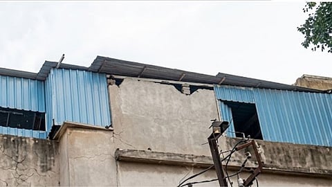 Flouting of fire safety norms: Illegal rooftop warehouses in Nagpur's Itwari-Gandhibagh; a fire could reduce the entire market to ashes.