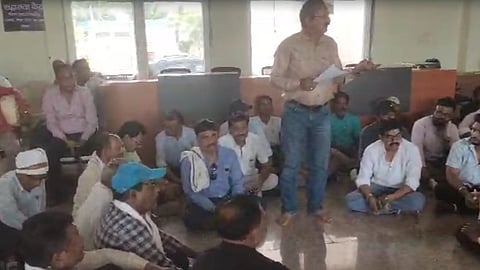 Sagar Municipal Employees Protest