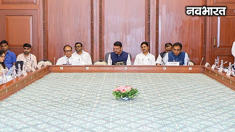 CM Devendra Fadnavis reviews PMAY Urban projects; approves 1.60 lakh homes and directs setup of a single portal for state housing stock.