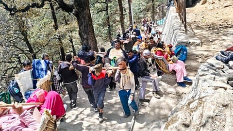 chardham yatra resumes in uttarakhand after two days suspension weather update