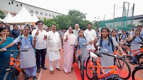 delhi vidya vahini scheme cm rekha gupta free bicycle class 9 girls